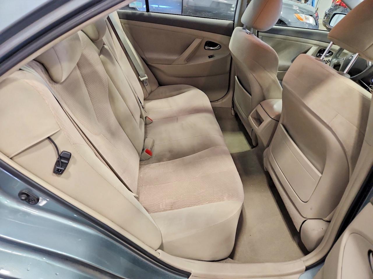 2011 TOYOTA CAMRY LE photo 28