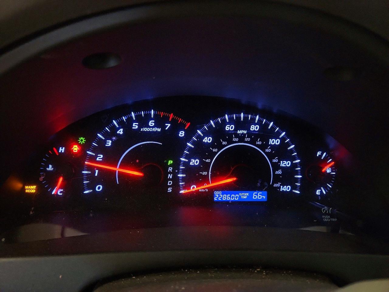 2011 TOYOTA CAMRY LE photo 25