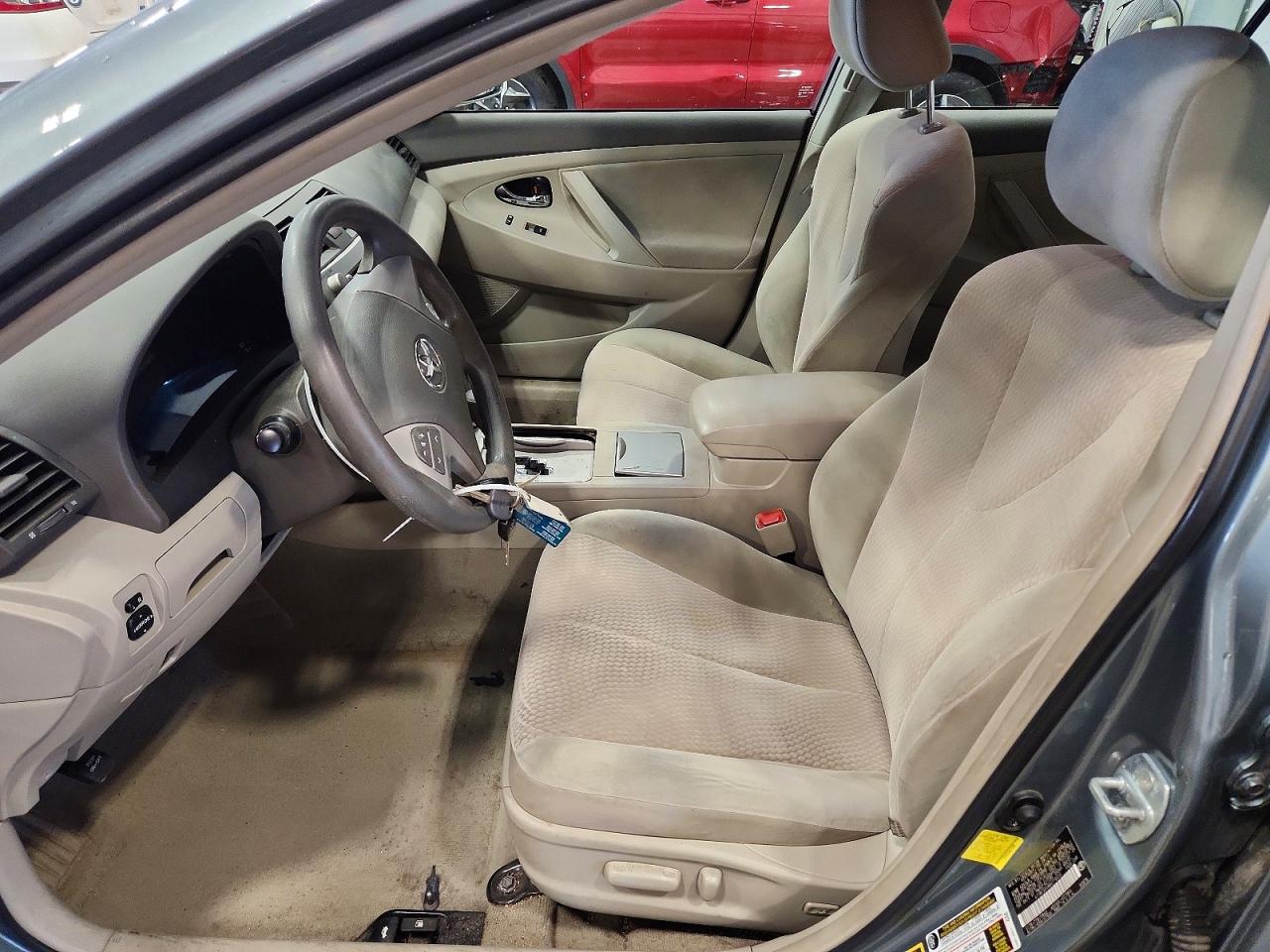 2011 TOYOTA CAMRY LE photo 19