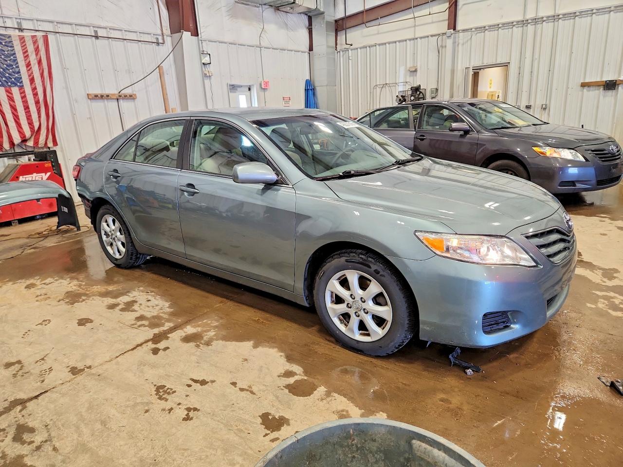 2011 TOYOTA CAMRY LE photo 10
