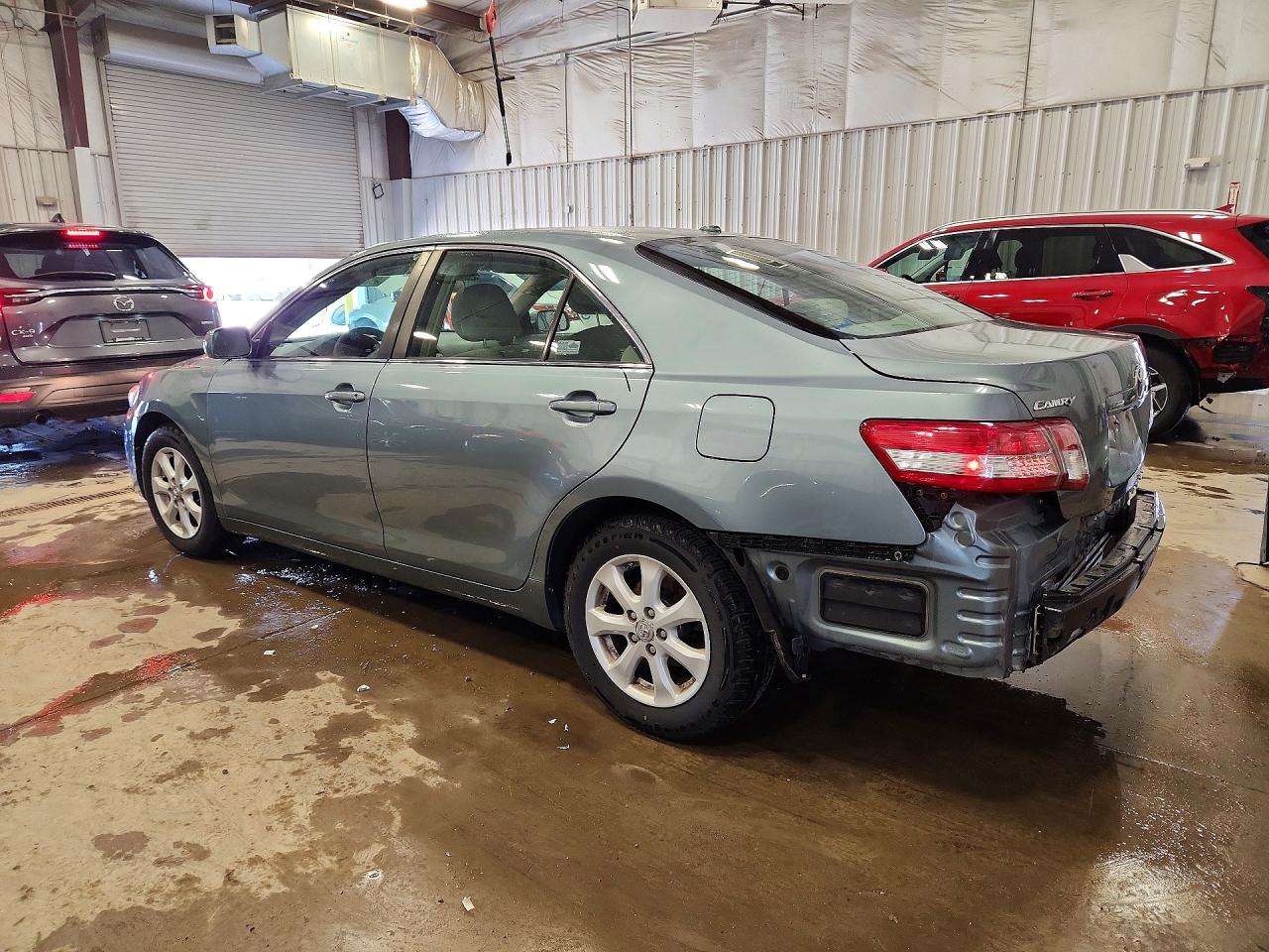 2011 TOYOTA CAMRY LE photo 4