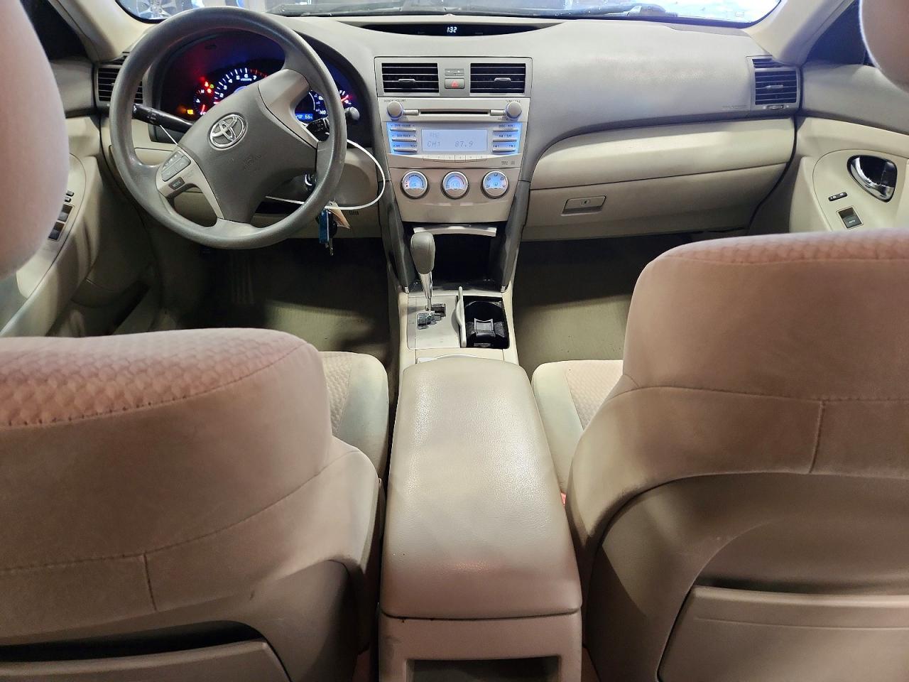 2011 TOYOTA CAMRY LE photo 22