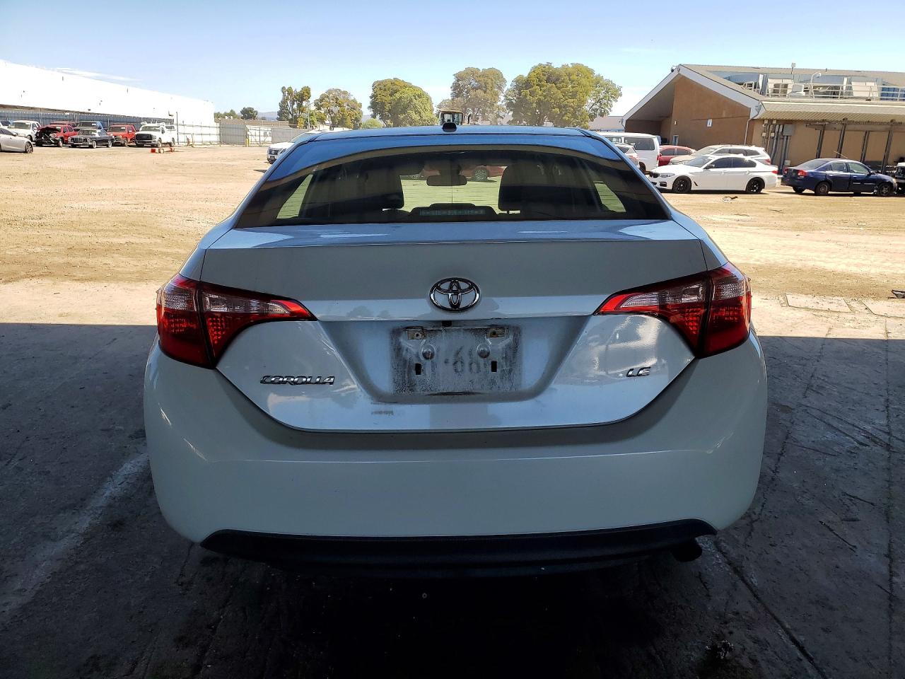 2018 TOYOTA COROLLA LE photo 11
