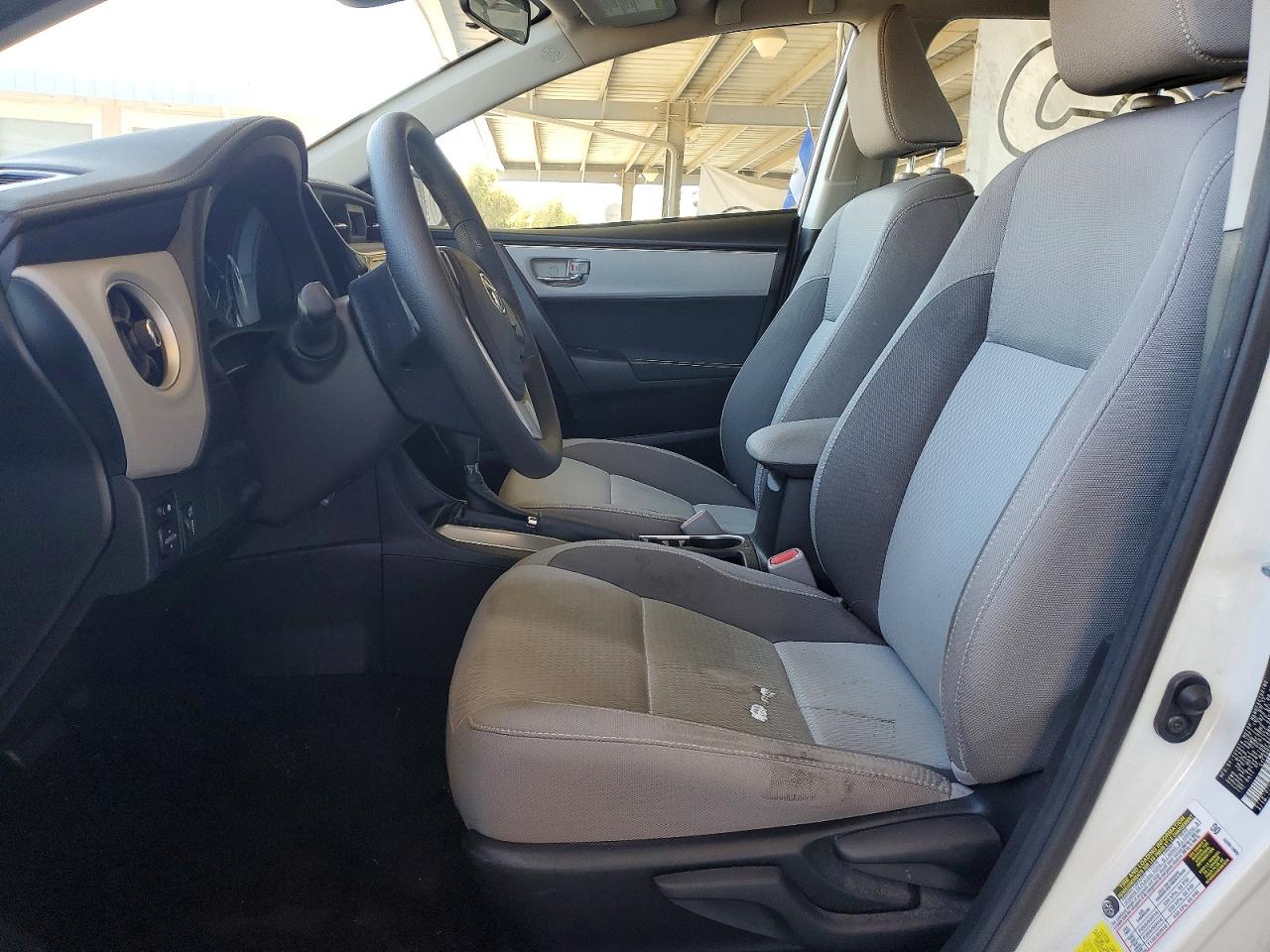 2018 TOYOTA COROLLA LE photo 13