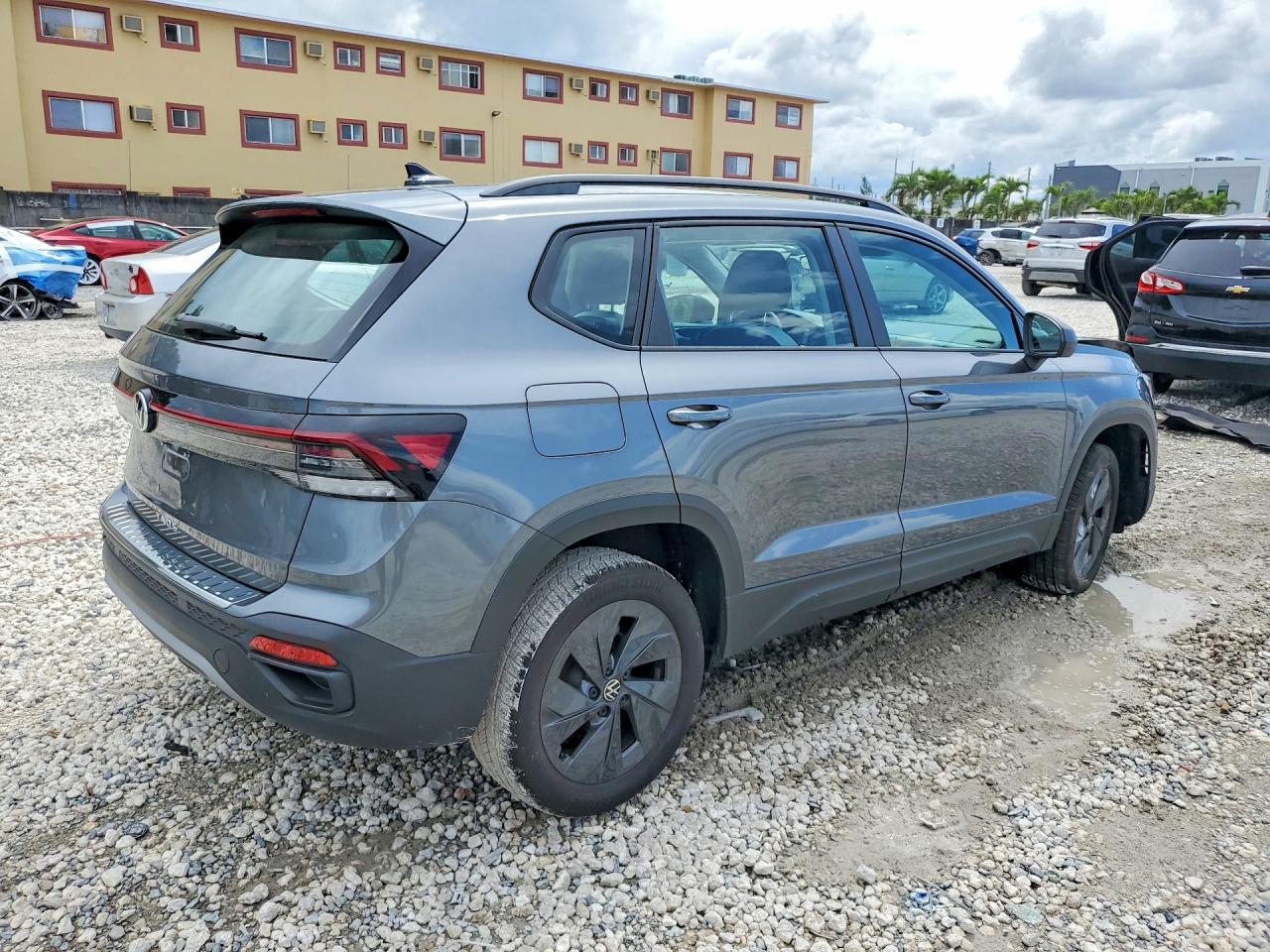 2025 VOLKSWAGEN TAOS S photo 3