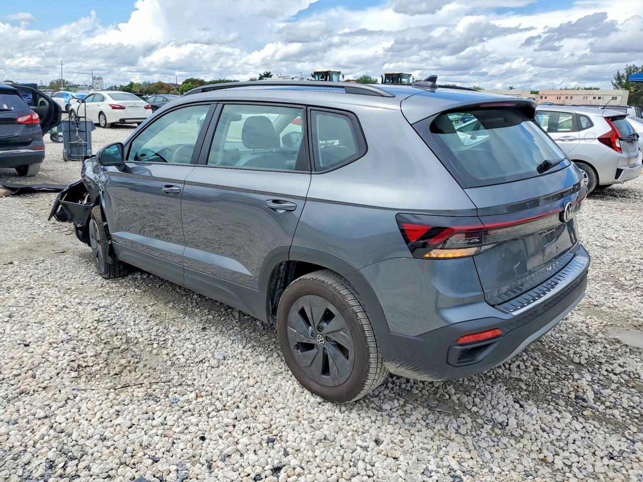 2025 VOLKSWAGEN TAOS S photo 2