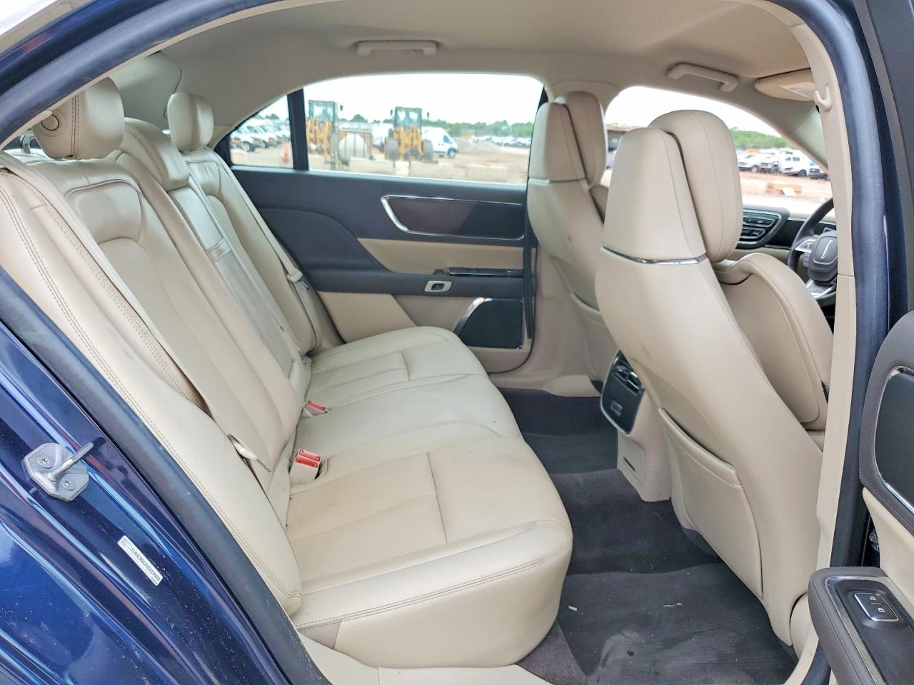 2017 LINCOLN CONTINENTAL SELECT photo 28