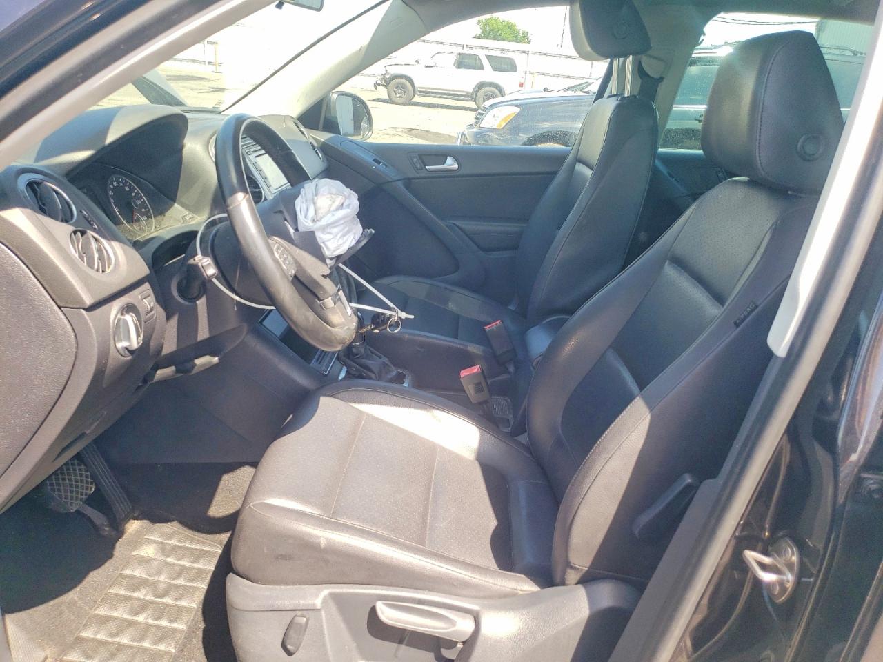 2012 VOLKSWAGEN TIGUAN S photo 13