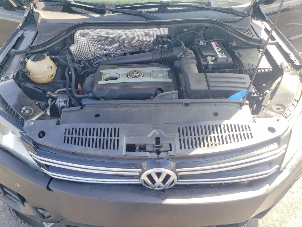 2012 VOLKSWAGEN TIGUAN S photo 23