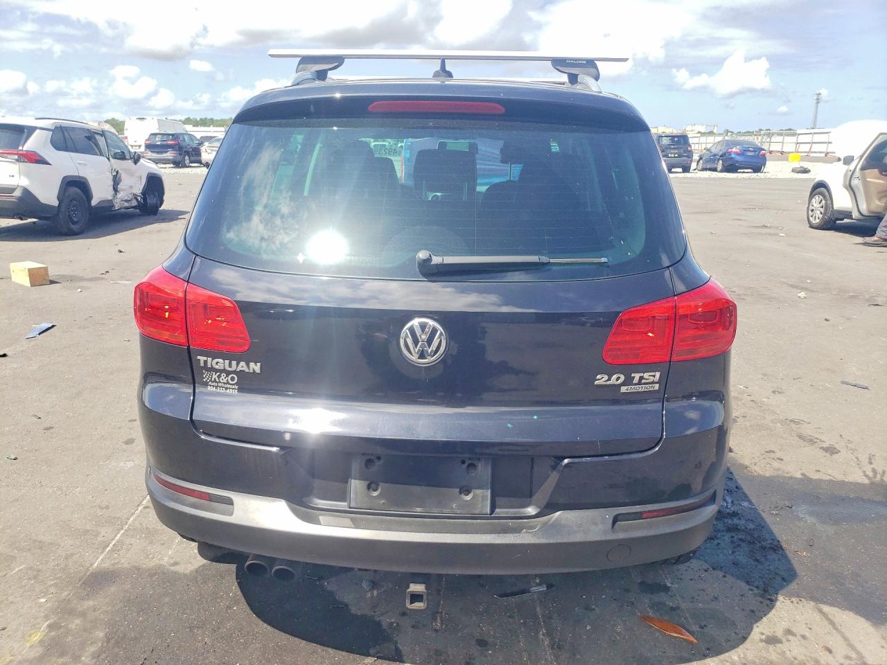 2012 VOLKSWAGEN TIGUAN S photo 11