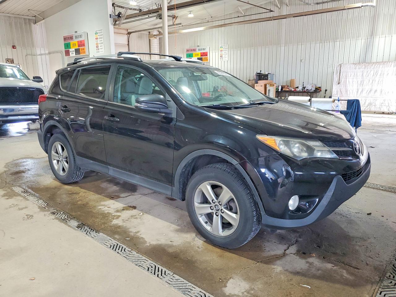 2015 TOYOTA RAV4 XLE photo 7