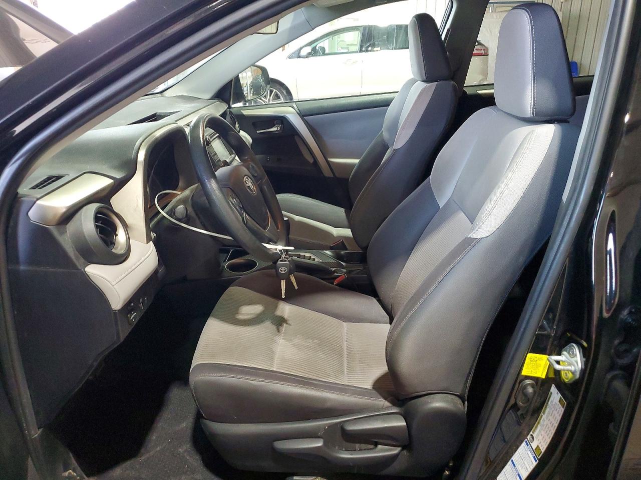 2015 TOYOTA RAV4 XLE photo 13