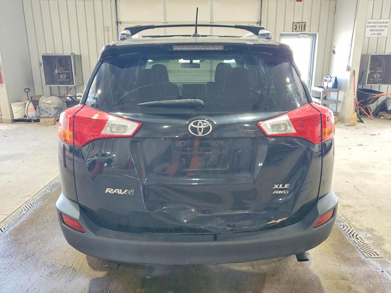 2015 TOYOTA RAV4 XLE photo 11