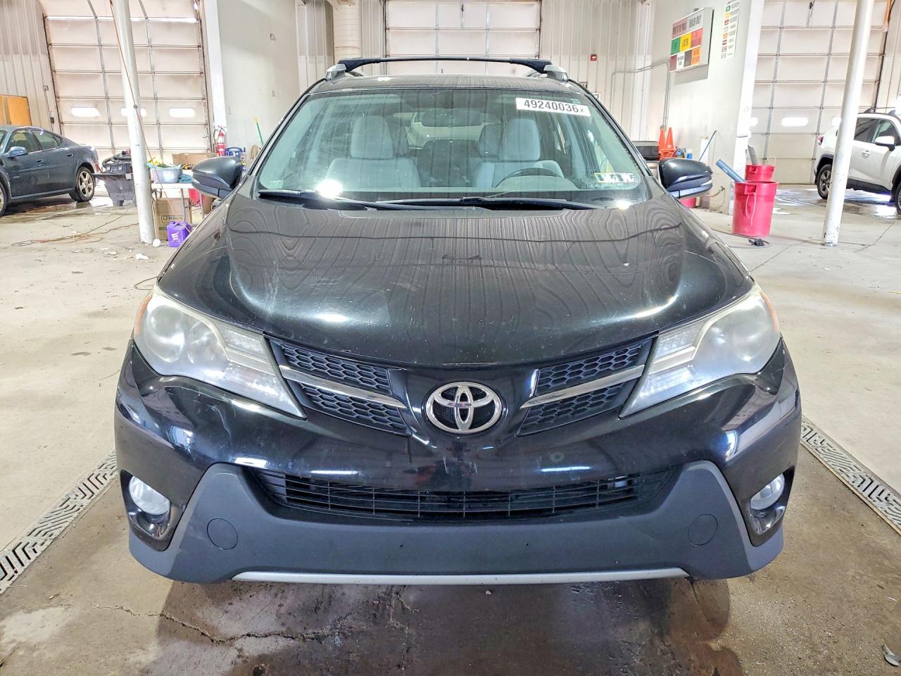 2015 TOYOTA RAV4 XLE photo 9
