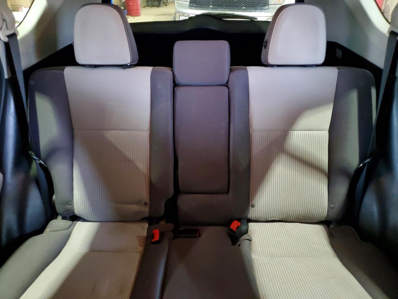 2015 TOYOTA RAV4 XLE photo 19