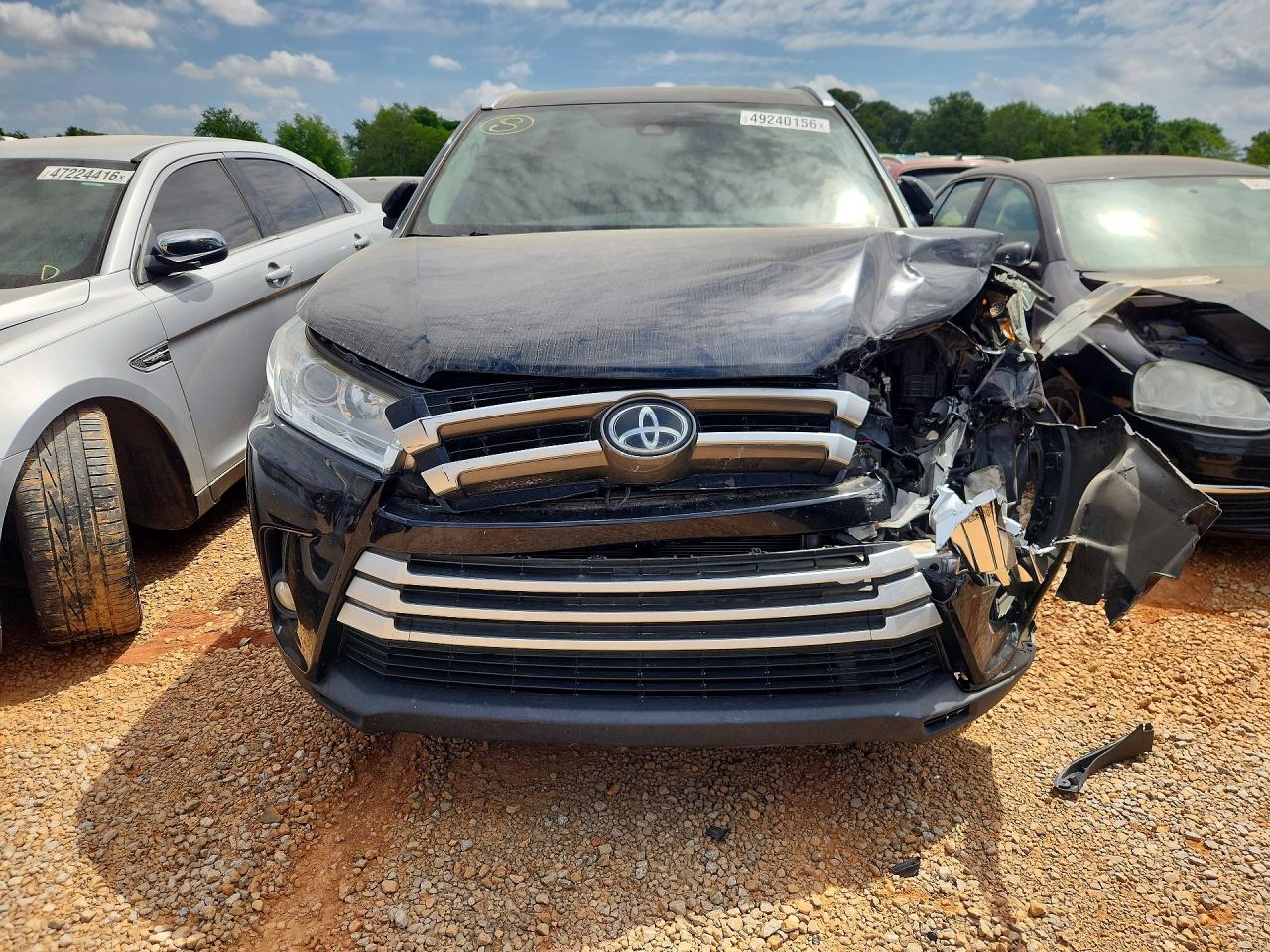 2019 TOYOTA HIGHLANDER XLE photo 9