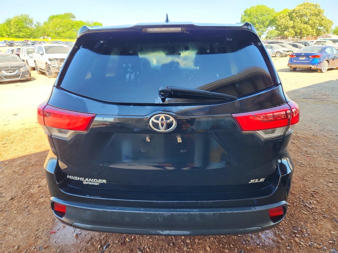 2019 TOYOTA HIGHLANDER XLE photo 11