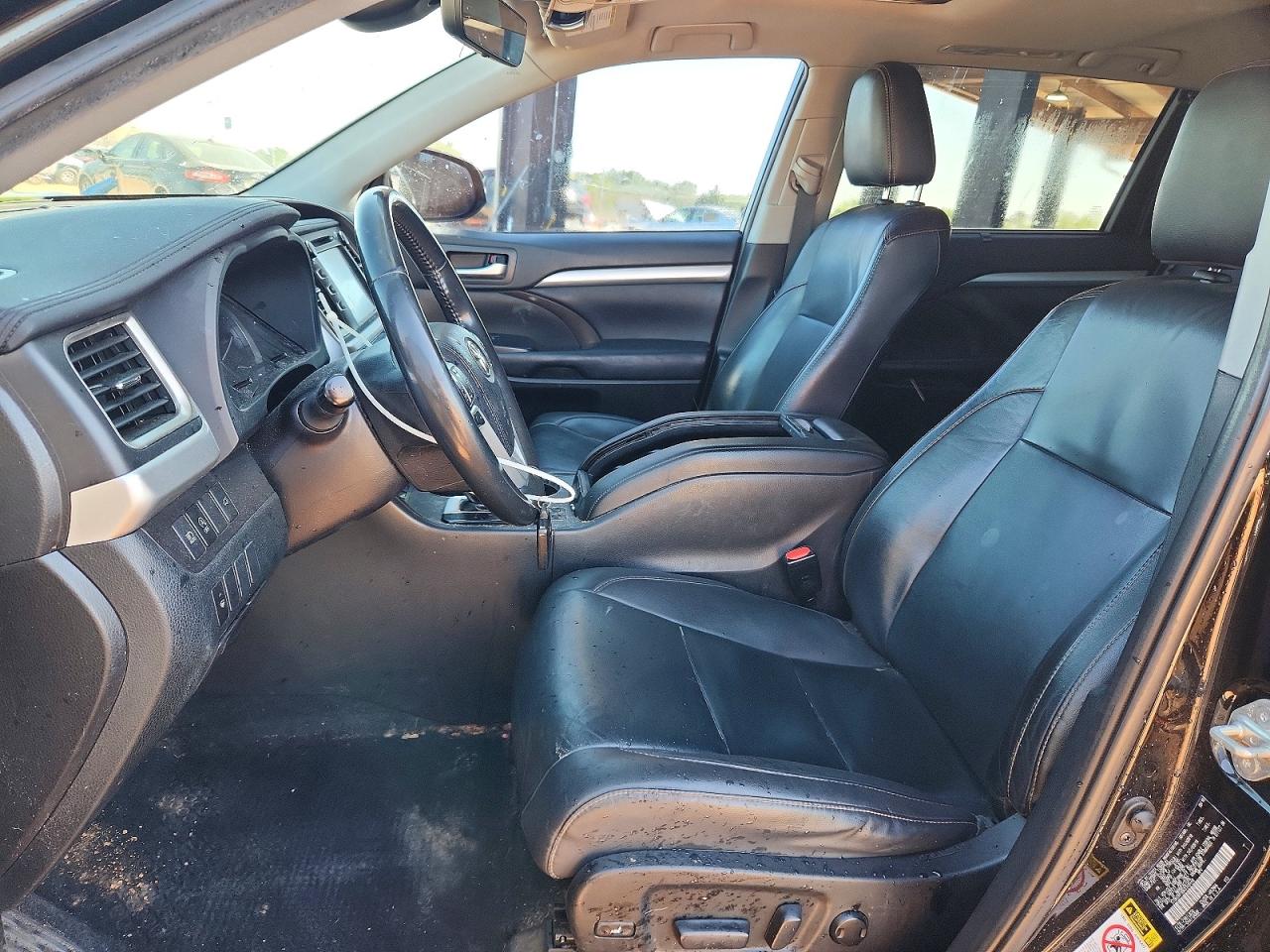 2019 TOYOTA HIGHLANDER XLE photo 13