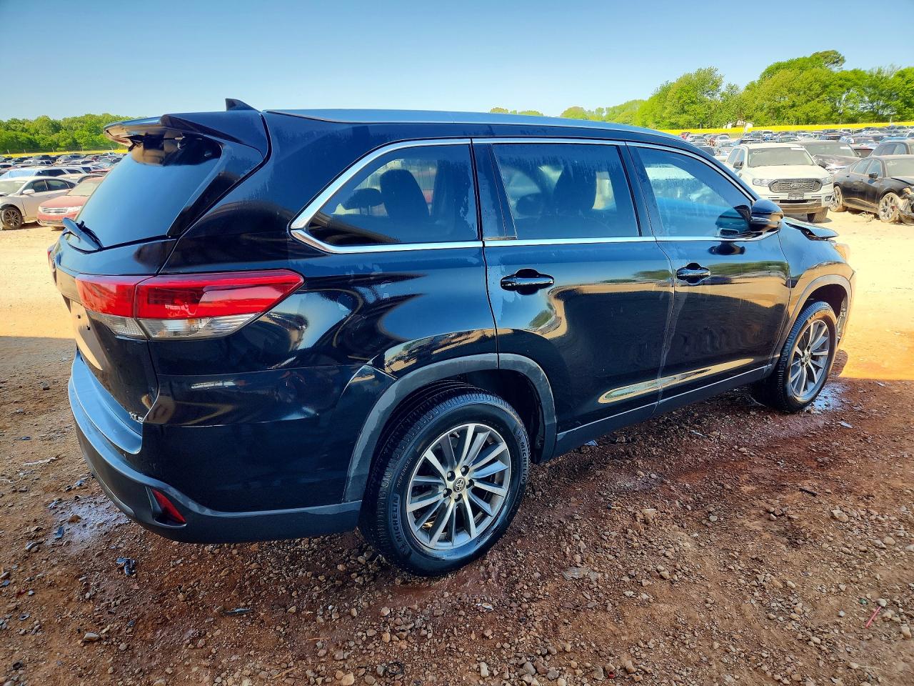 2019 TOYOTA HIGHLANDER XLE photo 5