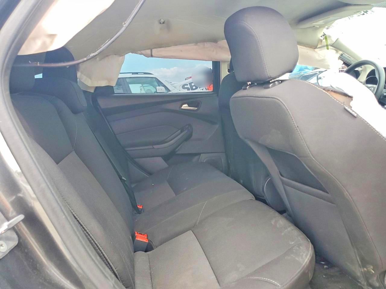 2017 FORD FOCUS SE photo 28