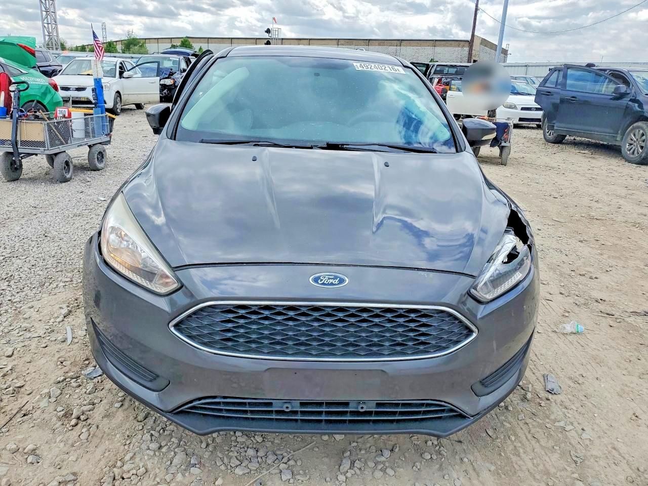 2017 FORD FOCUS SE photo 13