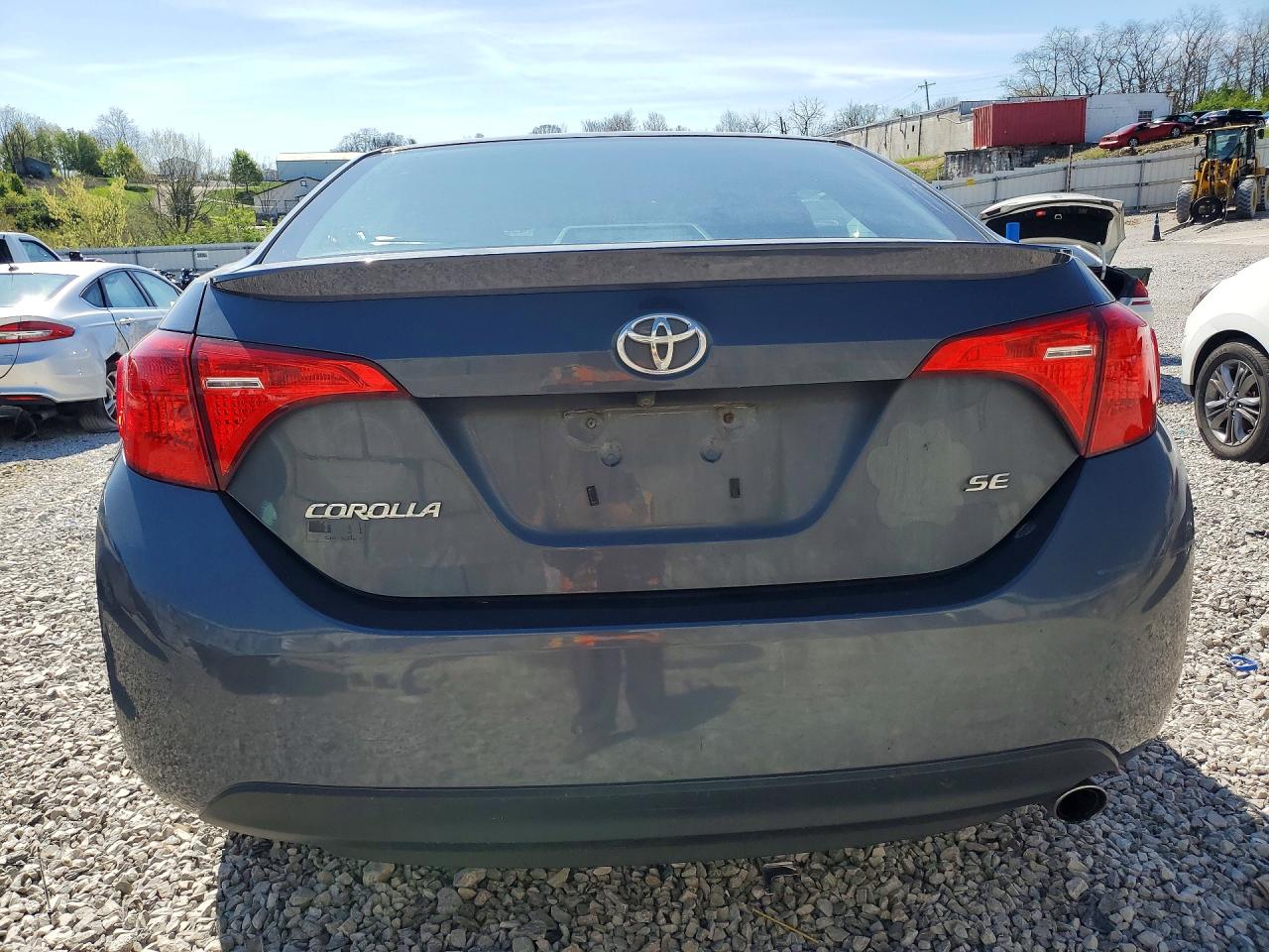 2017 TOYOTA COROLLA SE photo 11