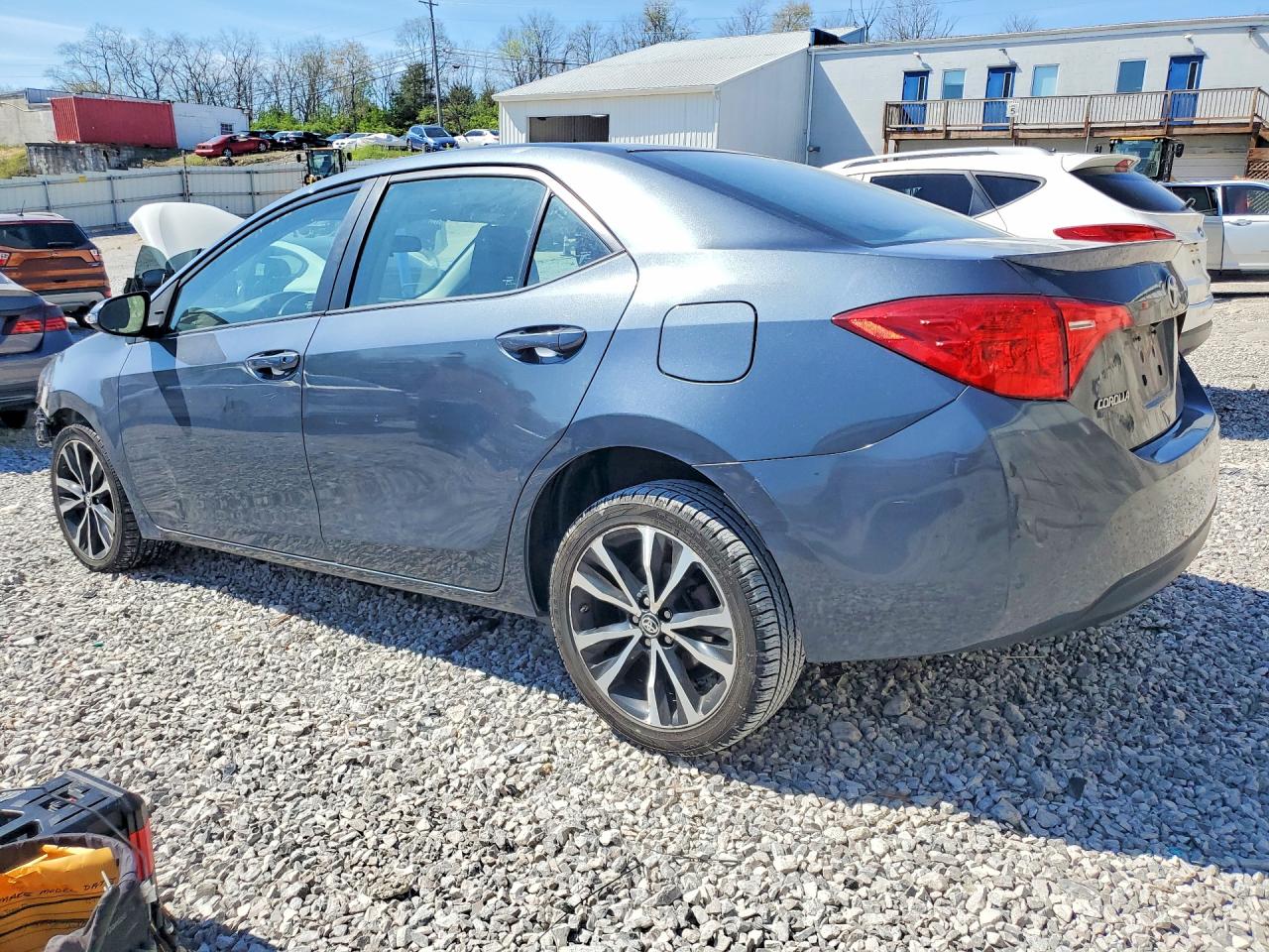 2017 TOYOTA COROLLA SE photo 3