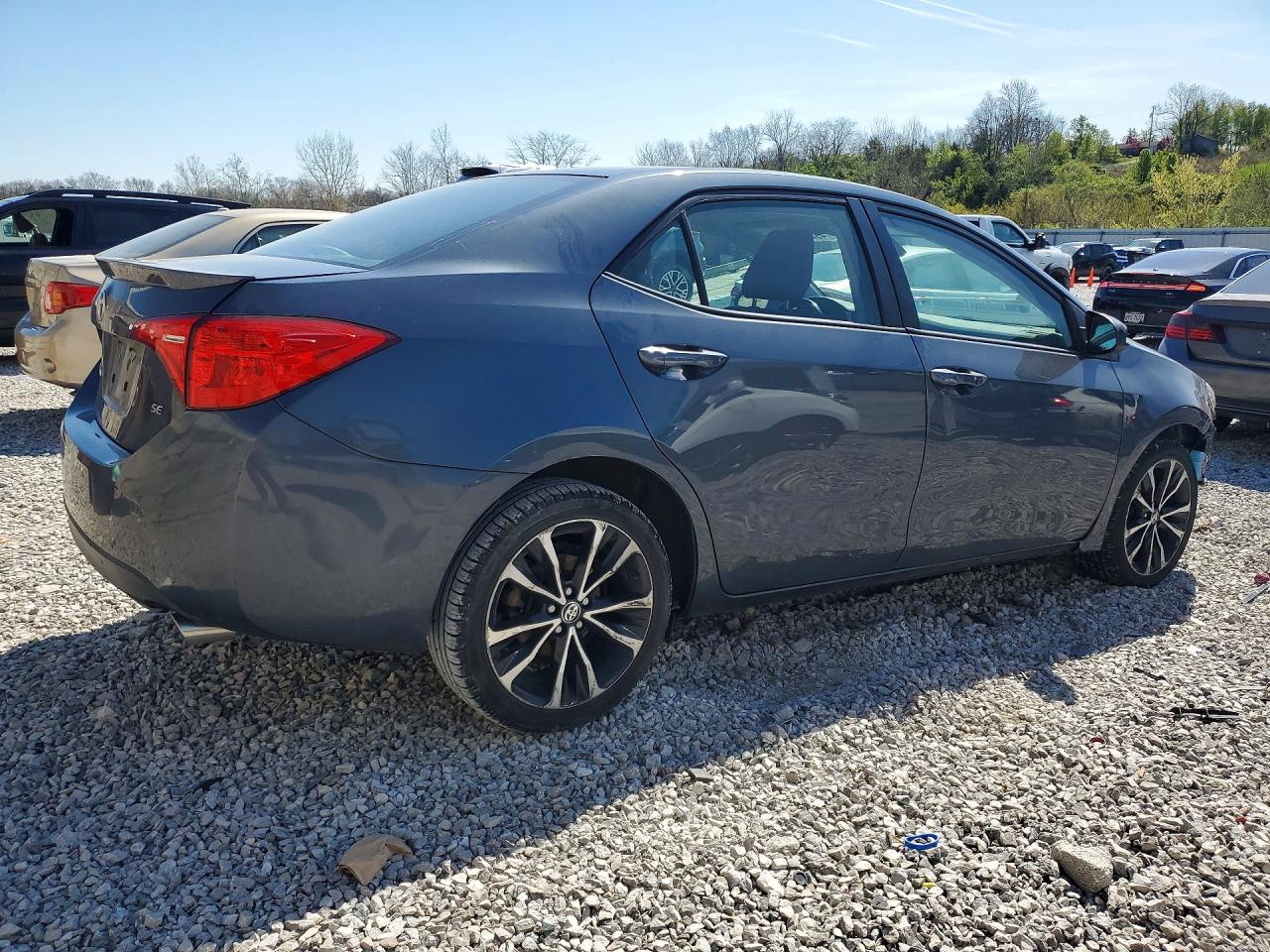 2017 TOYOTA COROLLA SE photo 5