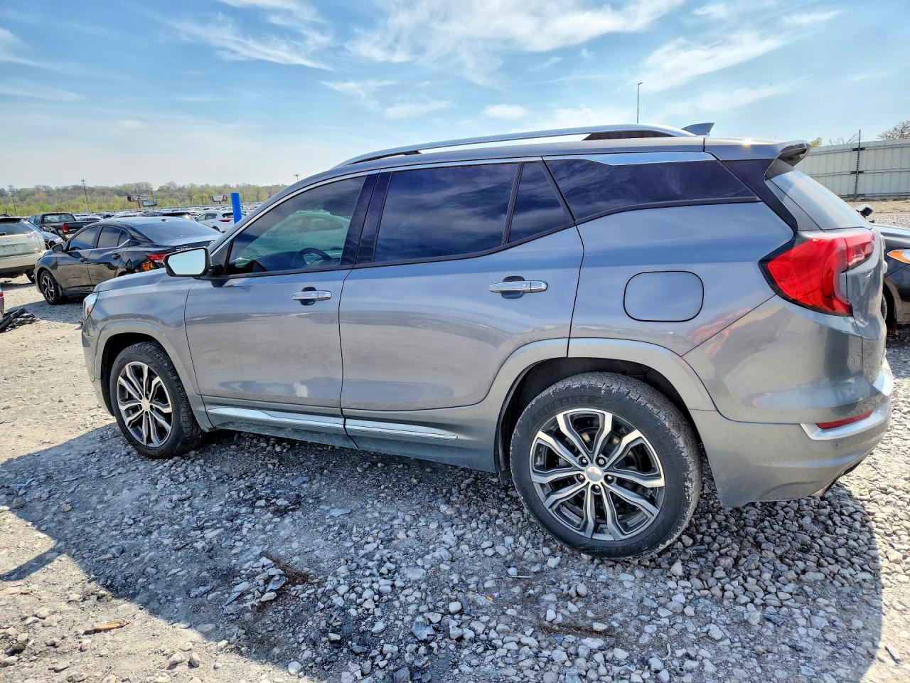 2018 GMC TERRAIN DENALI photo 4