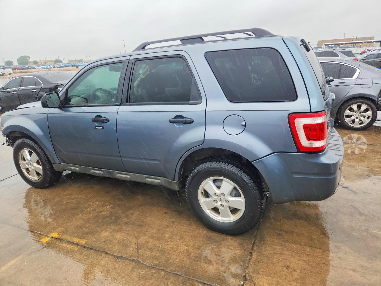 2011 FORD ESCAPE XLT photo 4