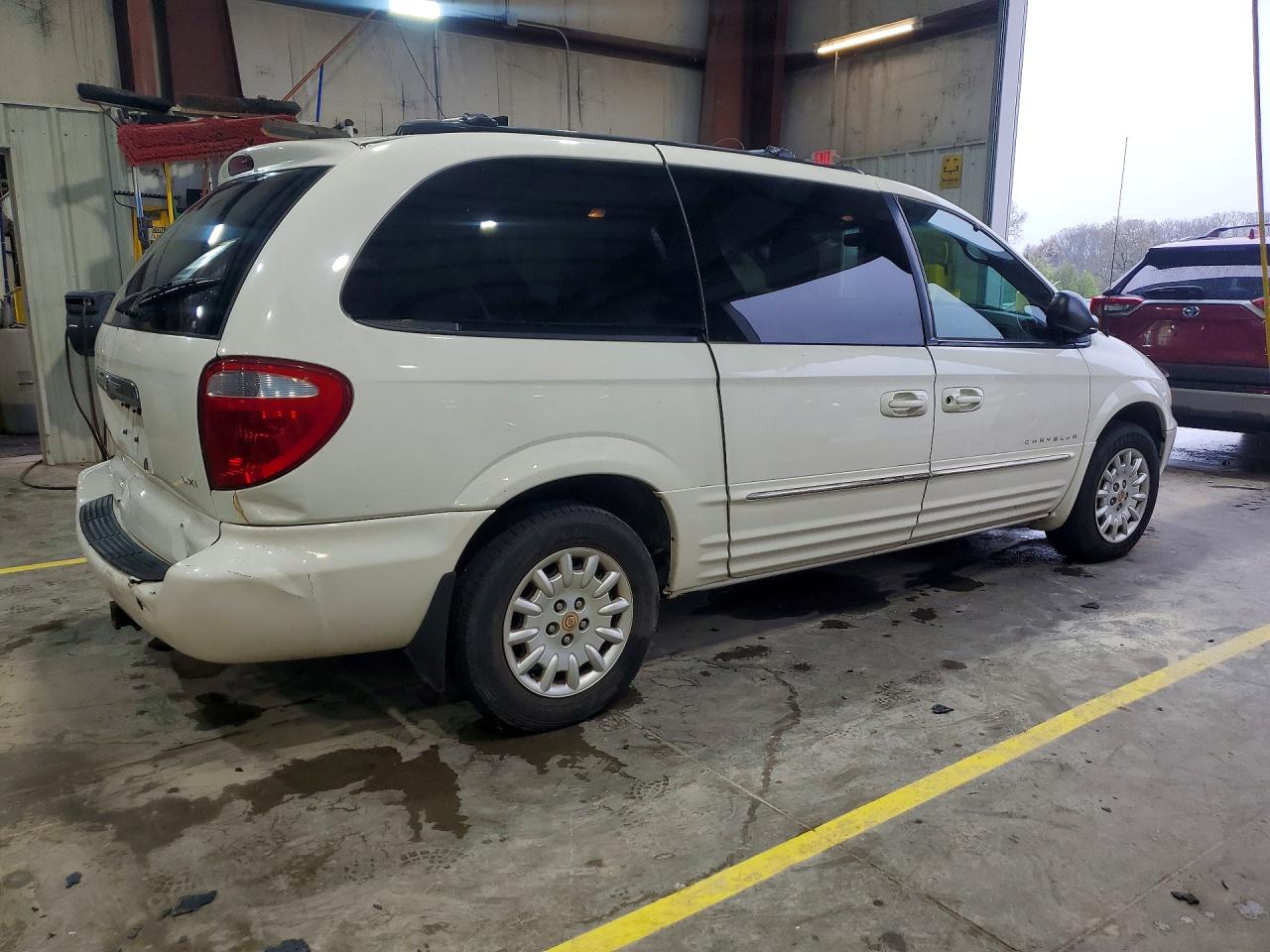 2001 CHRYSLER TOWN & COUNTRY LXI photo 5