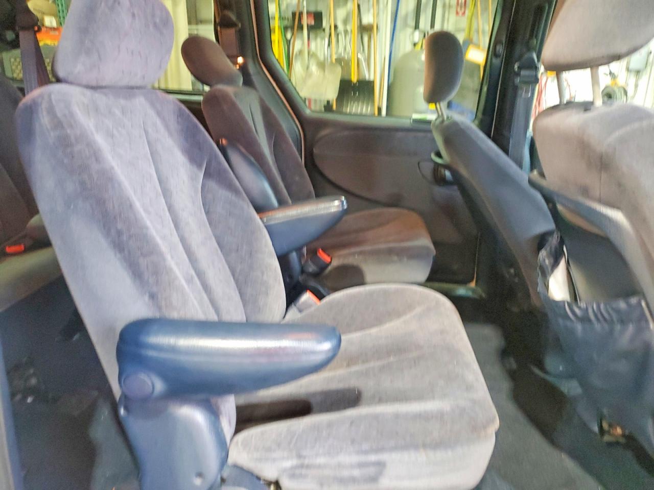 2001 CHRYSLER TOWN & COUNTRY LXI photo 21