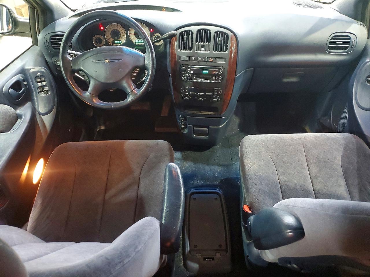 2001 CHRYSLER TOWN & COUNTRY LXI photo 15