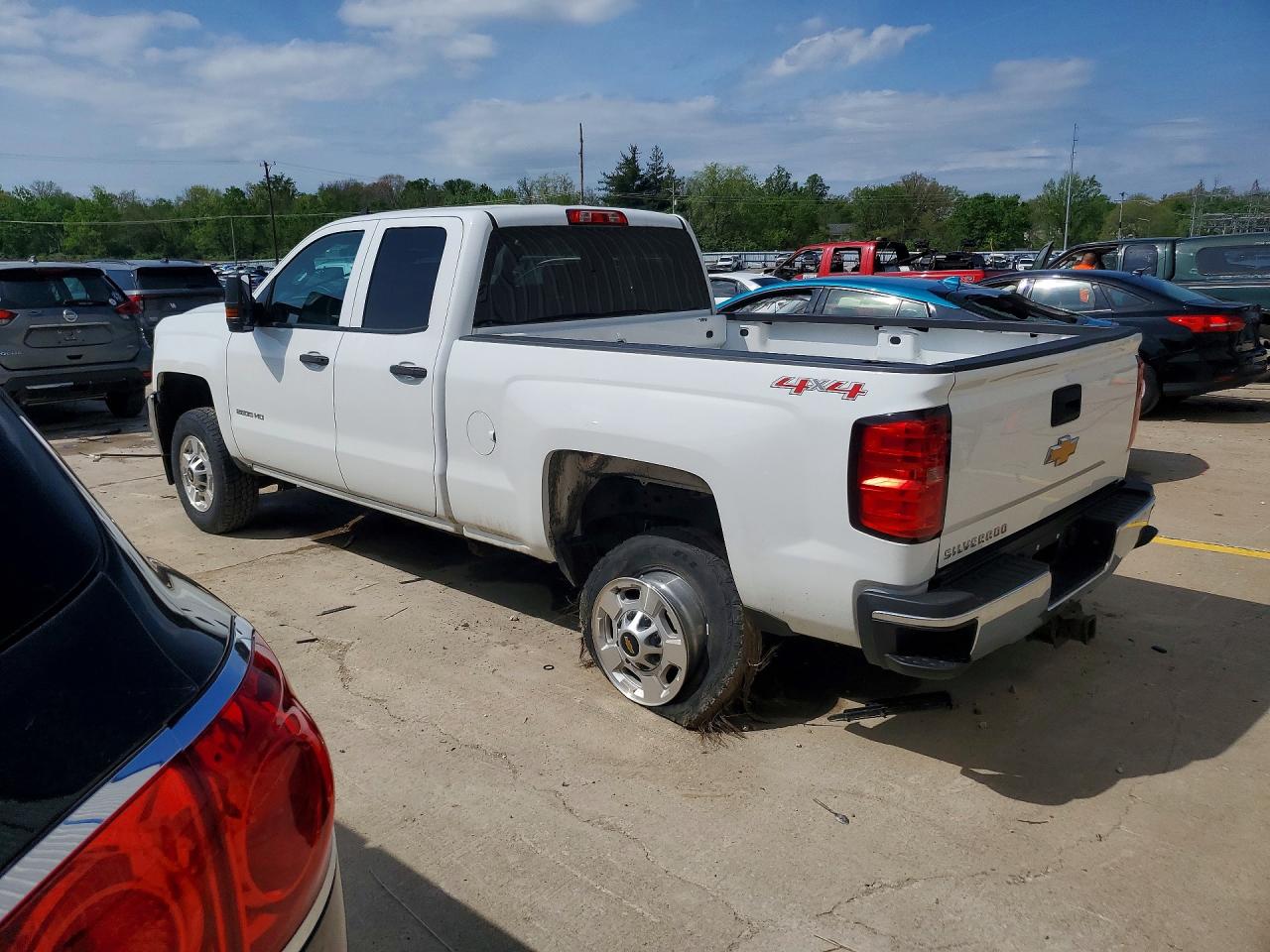 2015 CHEVROLET SILVERADO K2500 HEAVY DUTY photo 3