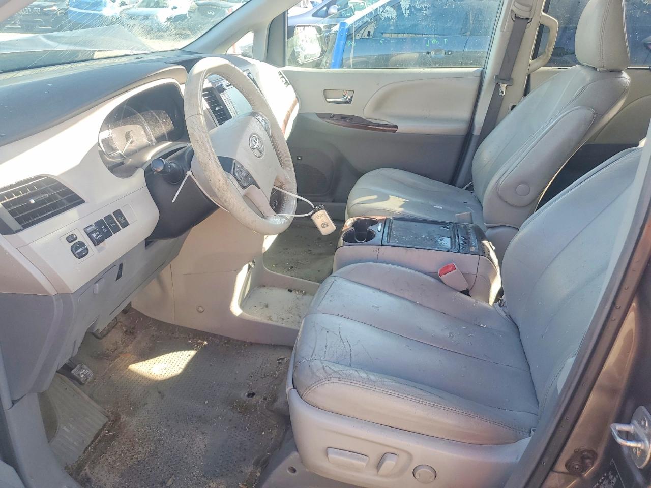 2013 TOYOTA SIENNA XLE 8-PASSENGER photo 7
