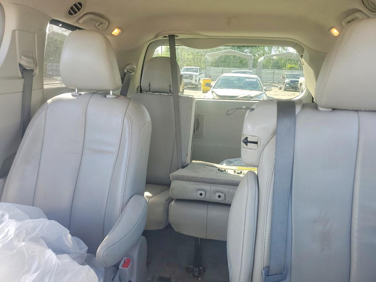 2013 TOYOTA SIENNA XLE 8-PASSENGER photo 10