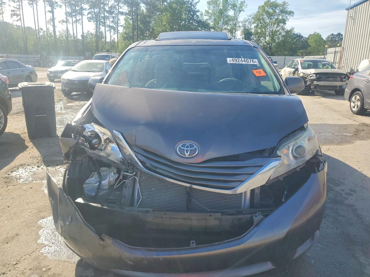 2013 TOYOTA SIENNA XLE 8-PASSENGER photo 5