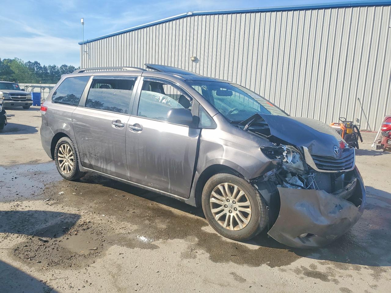 2013 TOYOTA SIENNA XLE 8-PASSENGER photo 4