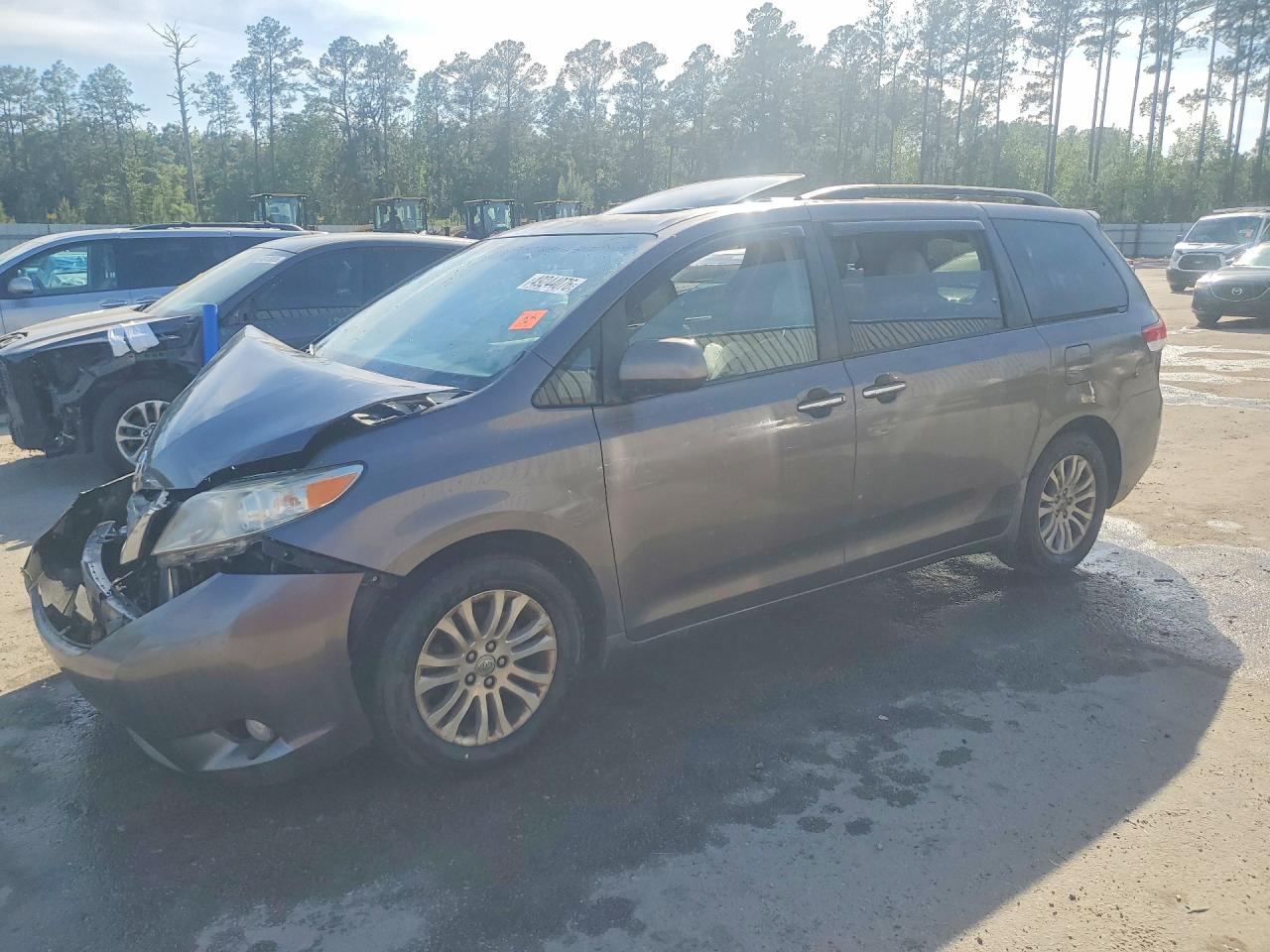 2013 TOYOTA SIENNA