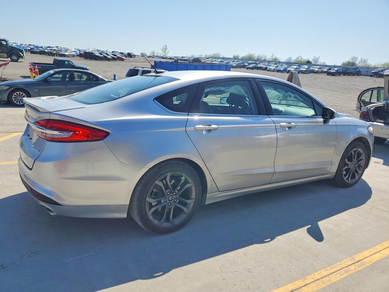 2018 FORD FUSION SE photo 5
