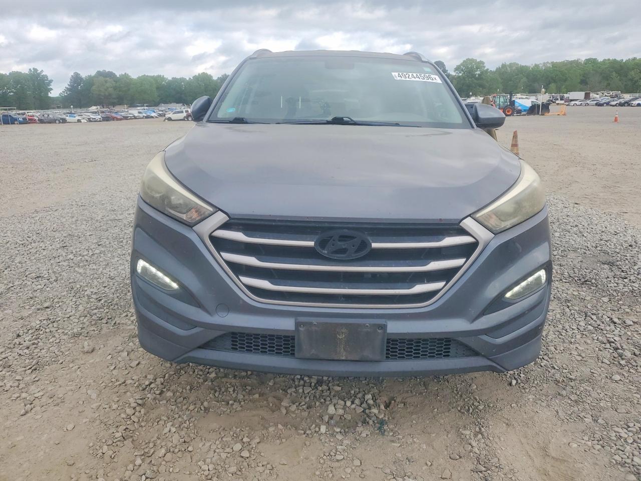 2017 HYUNDAI TUCSON SE photo 9