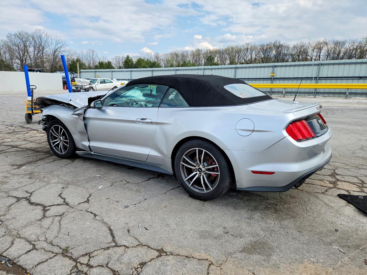 2016 FORD MUSTANG photo 2