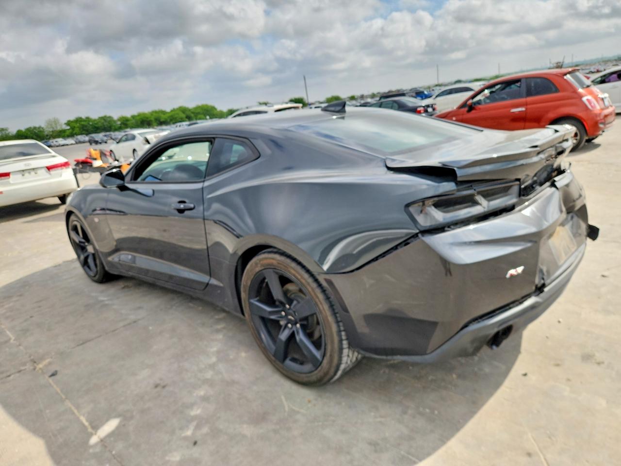 2016 CHEVROLET CAMARO LT photo 4