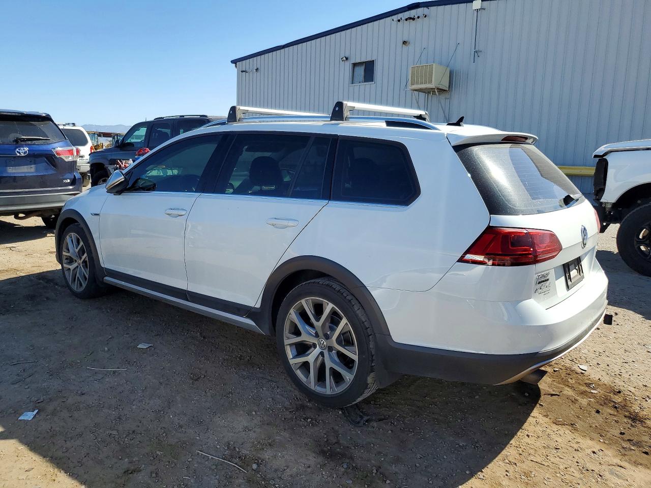 2017 VOLKSWAGEN GOLF ALLTRACK S photo 4