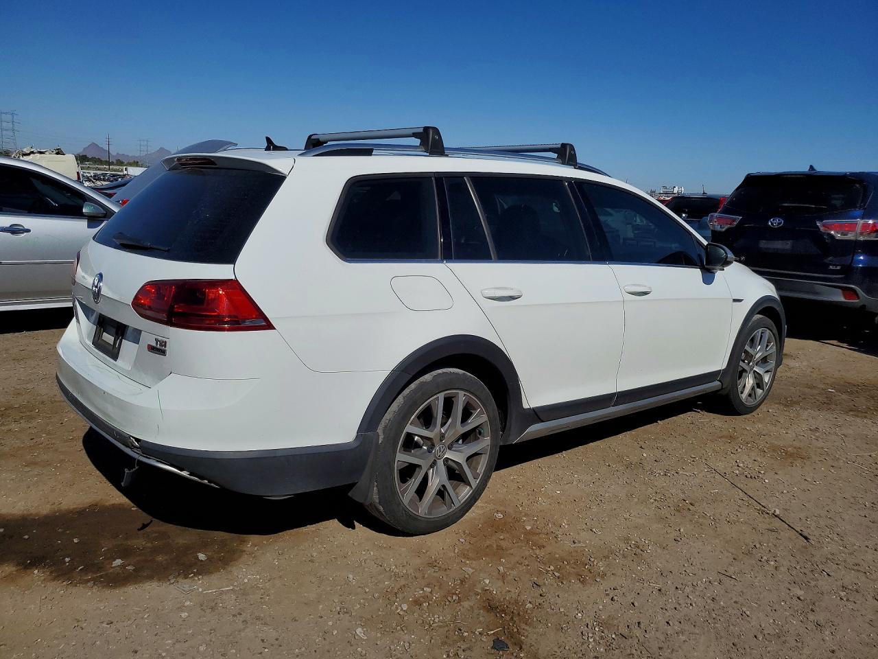 2017 VOLKSWAGEN GOLF ALLTRACK S photo 7
