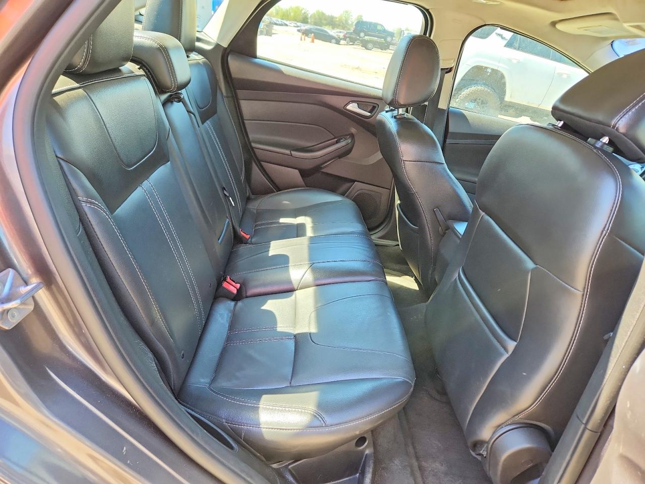 2014 FORD FOCUS SE photo 19