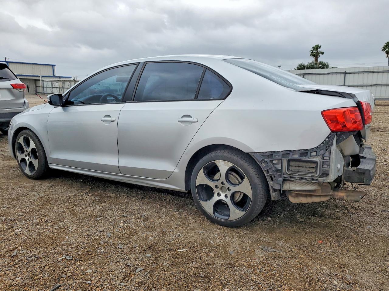 2012 VOLKSWAGEN JETTA SE photo 3