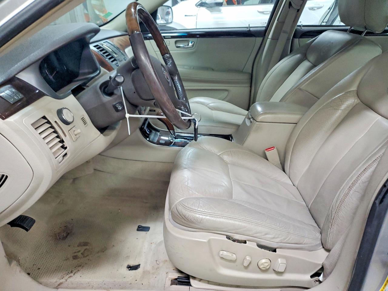 2010 CADILLAC DTS PREMIUM COLLECTION photo 13