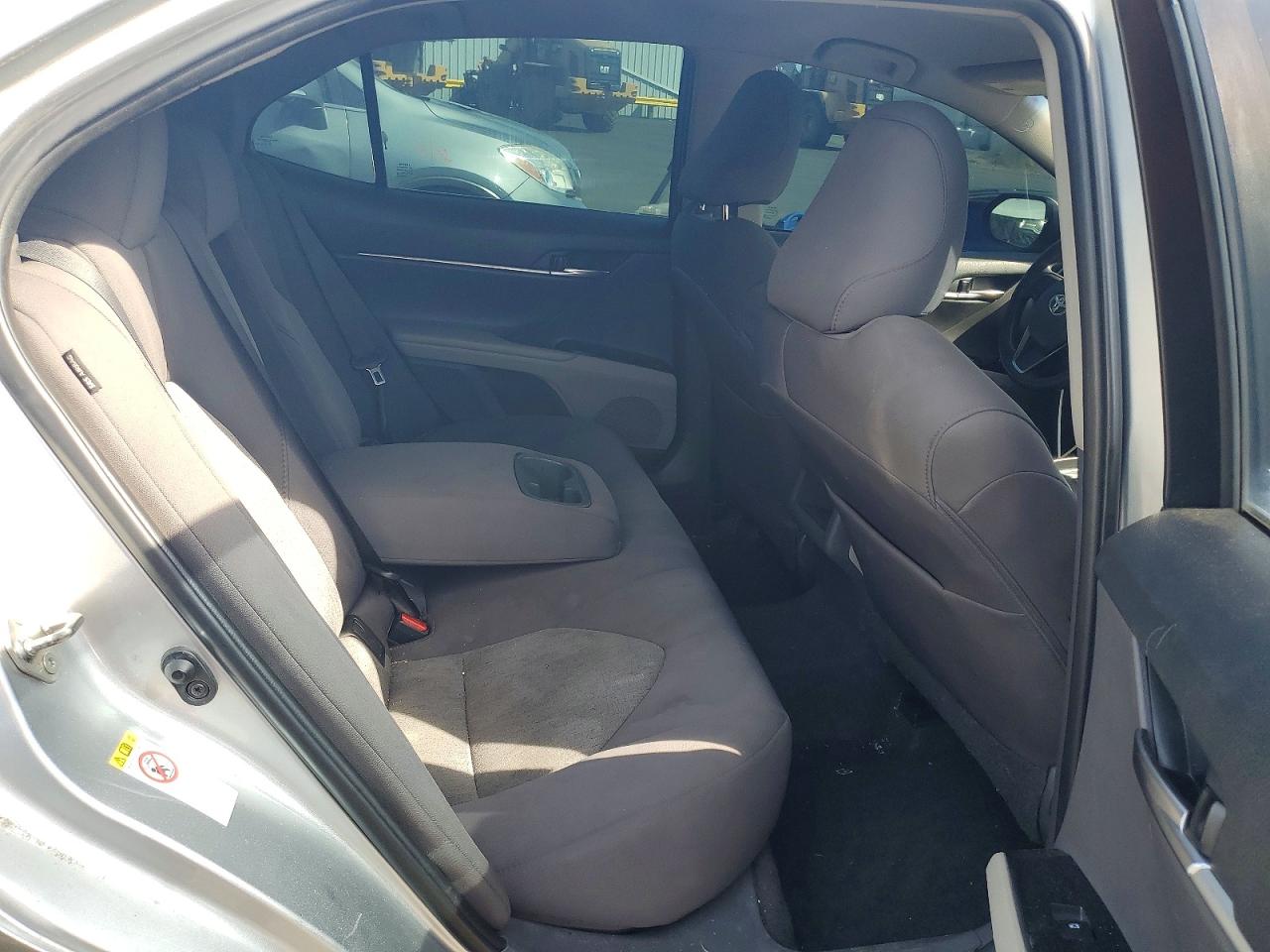 2018 TOYOTA CAMRY LE photo 10