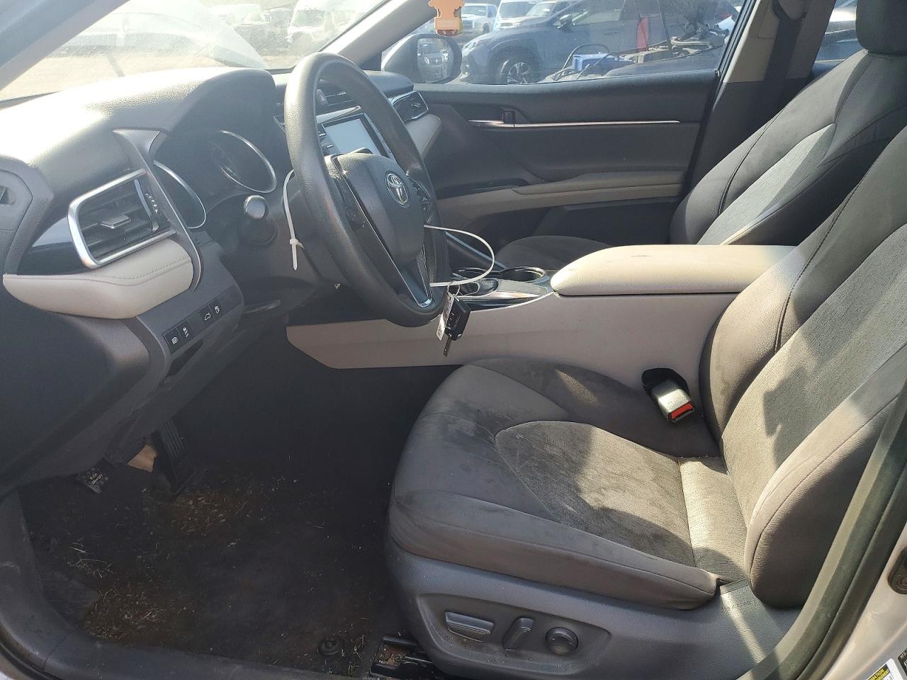 2018 TOYOTA CAMRY LE photo 7